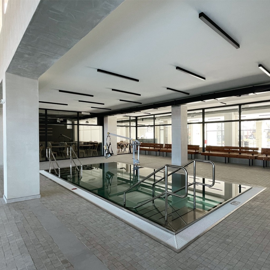 Neplavecký a výukový bazén